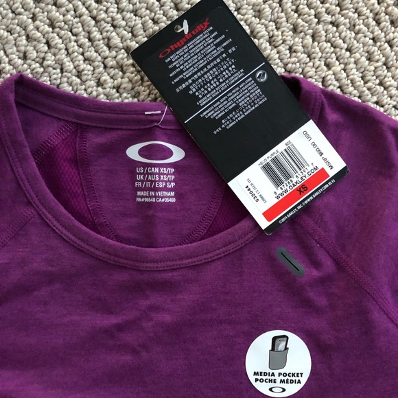 Oakley NWT OHydrolix Stride Long Sleeve Tech Tee - Picture 2 of 5